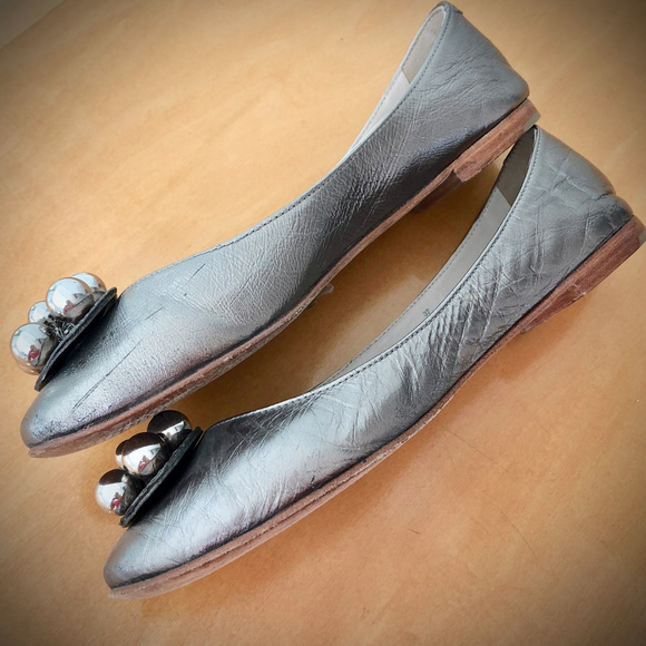 🌟2/$30🌟 Boden Pewter Metallic Embellished Leather Flats - Picture 7 of 8